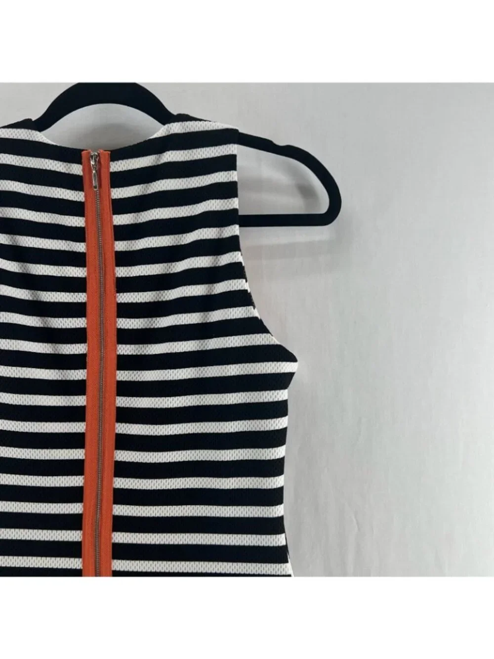 Sharagano Sheath Dress Womens 2 Sleeveless Optical Illusion Striped Black White - Picture 11 of 14